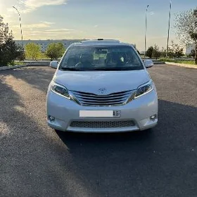 Toyota Sienna 2016