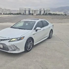 Toyota Camry 2021
