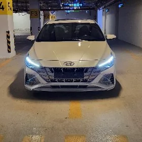 Hyundai Elantra 2023