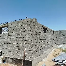 Ussa beton kerpiç örýän