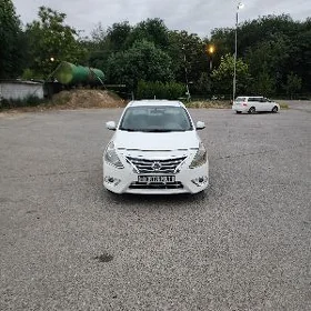 Nissan Versa 2016