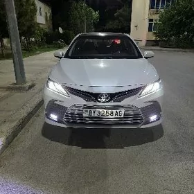Toyota Camry 2021