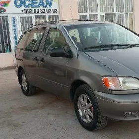 Toyota Sienna 1999