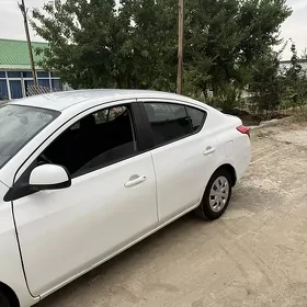 Nissan Versa 2011