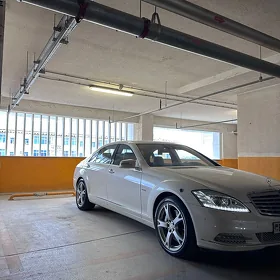 Mercedes-Benz S-Class 2010