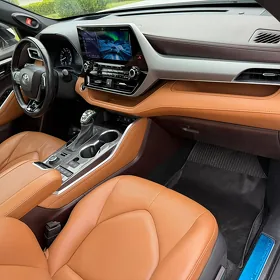 Toyota Highlander 2021
