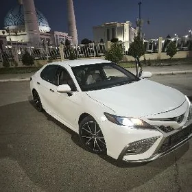 Toyota Camry 2021