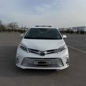 Toyota Sienna 2019
