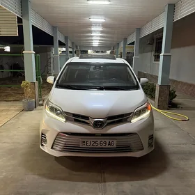 Toyota Sienna 2020