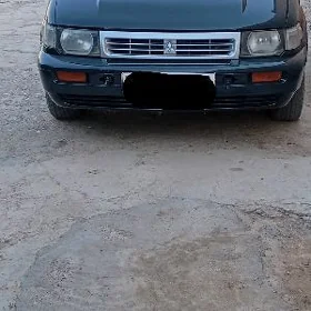 Mitsubishi Chariot 1991