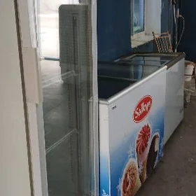 Vetrina 2 sani morozilnik
