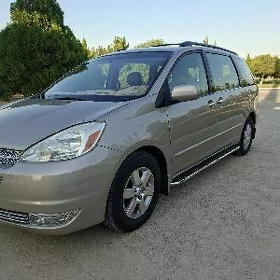 Toyota Sienna 2004