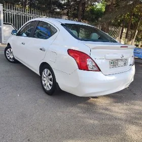Nissan Versa 2012