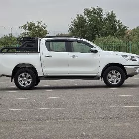 Toyota Hilux 2023