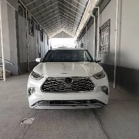 Toyota Highlander 2021