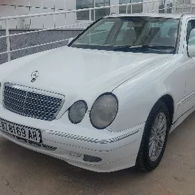 Mercedes-Benz E320 2001