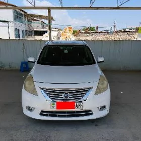 Nissan Versa 2011