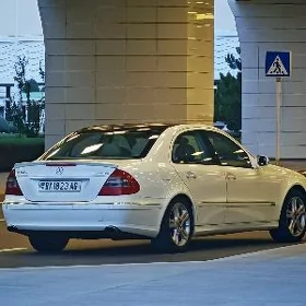 Mercedes-Benz E320 2005