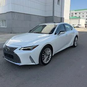 Lexus IS 2022