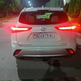 Toyota Highlander 2021