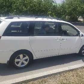 Toyota Sienna 2004
