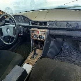 Mercedes-Benz 230E 1980