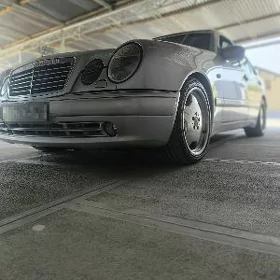 Mercedes-Benz E55 AMG 2000