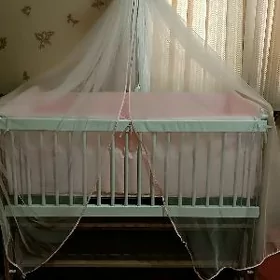 Кроватка детская.