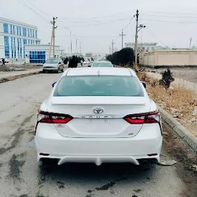 Toyota Camry 2021