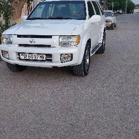 Nissan Pathfinder 2001