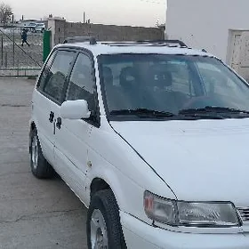 Mitsubishi Chariot 1994