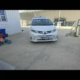 Toyota Sienna 2016