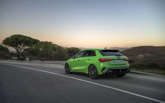 Audi обновила семейство A3 и добавила новые функции помощи водителю - img 2