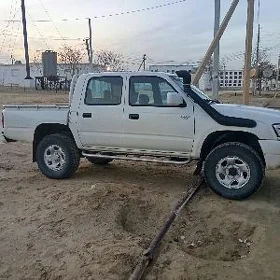 Toyota Hilux 2004