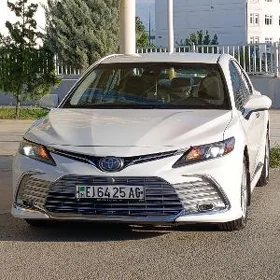 Toyota Camry 2021