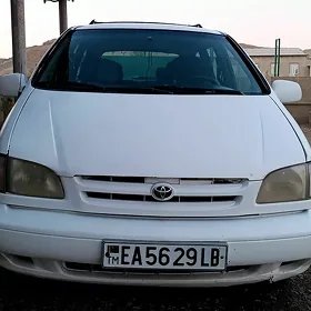 Toyota Sienna 1999