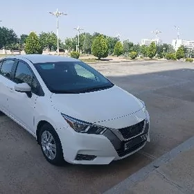 Nissan Versa 2021