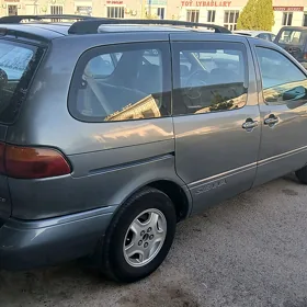 Toyota Sienna 1999
