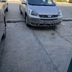 Toyota Sienna 2004