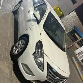 Nissan Sunny 2023