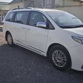 Toyota Sienna 2018