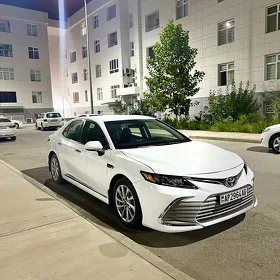 Toyota Camry 2021