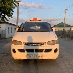 Hyundai H-1 2001