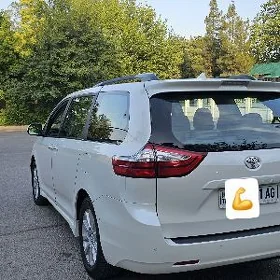 Toyota Sienna 2019