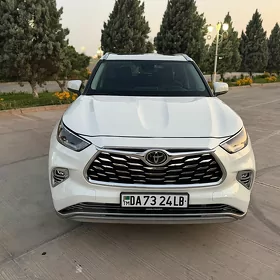 Toyota Highlander 2021
