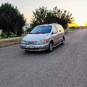 Toyota Sienna 2003