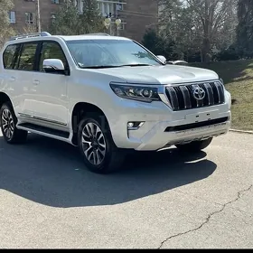 Toyota Land Cruiser Prado 2022
