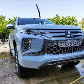 Mitsubishi Pajero 2020