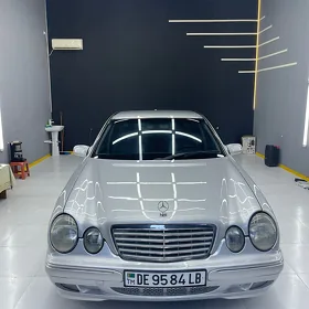 Mercedes-Benz E320 2001