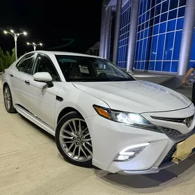 Toyota Camry 2019